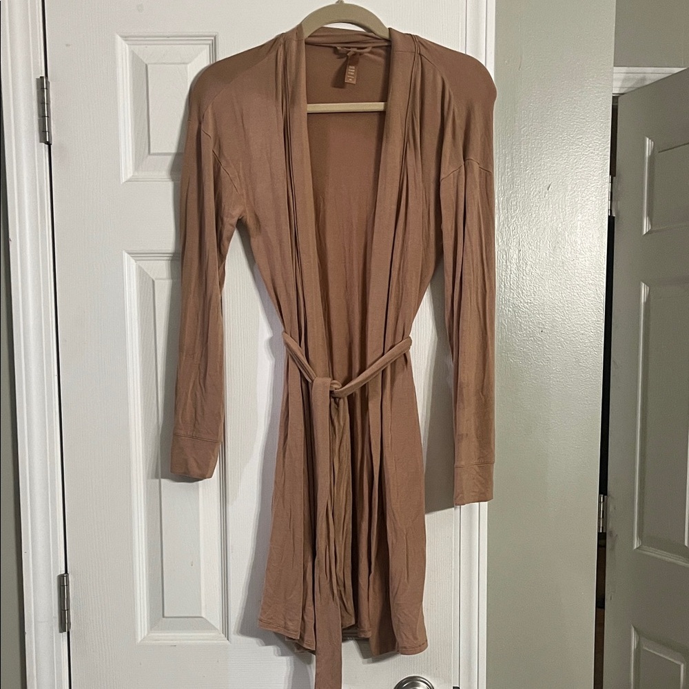 SKIMS Long Sleeve Robe in Taupe